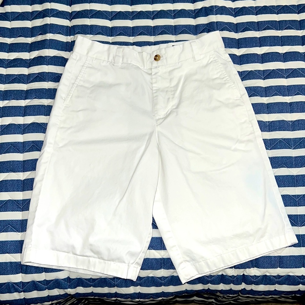 Vineyard Vines white bermuda